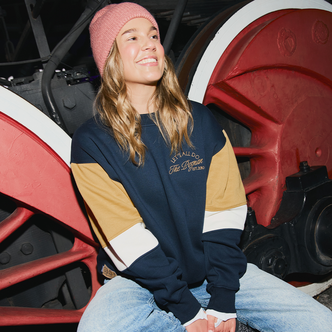 BLUZA CREWNECK PREMIUM THE POZNAN EST.2010 GRANATOWA